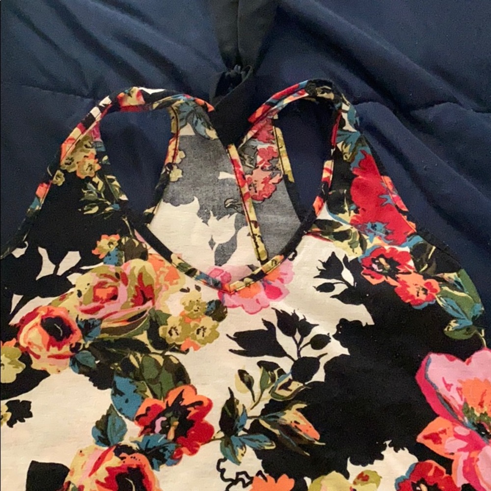 Floral top - Picture 2 of 6